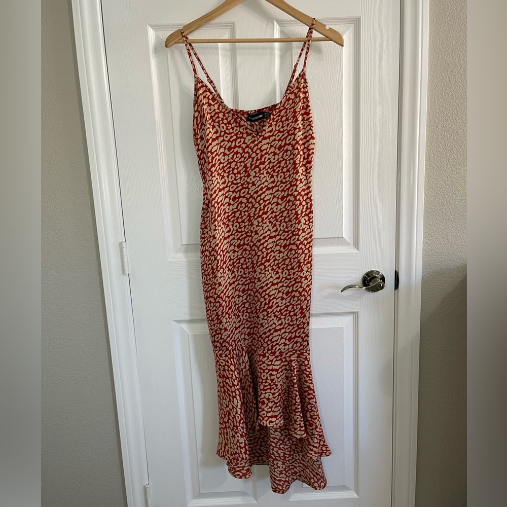 Brand NEW Pretty Little Thing Dress - Size 6